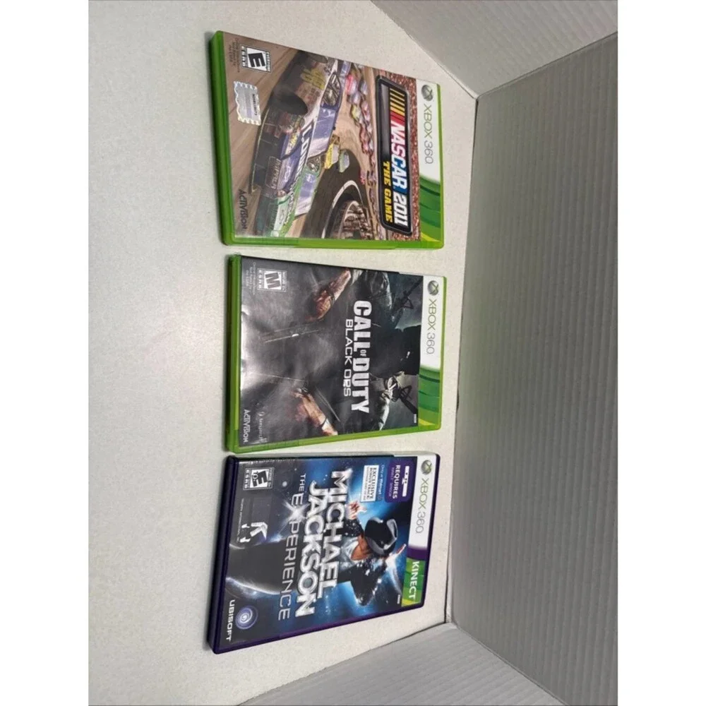 Xbox 360 Game Bundle — Call of Duty: Black Ops (Black)